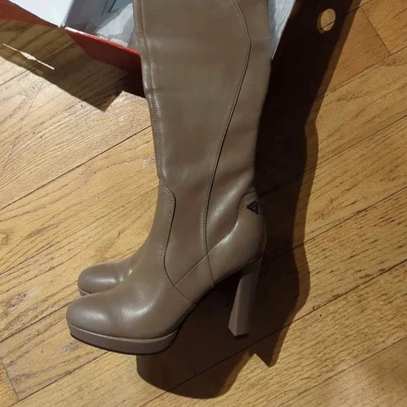 Stunning statement boots - Picture 3 of 4